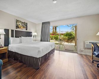 Sol Springs Inn - Cathedral City - Bedroom