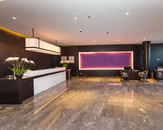 Flora Park Deluxe Hotel Apartments - Dubai - Front desk