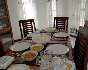 Air Port 5 Minutes Super Clean Upul - נגומבו - חדר אוכל