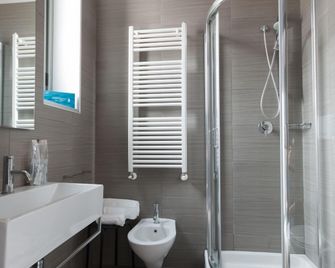Hotel The One - Riccione - Bathroom