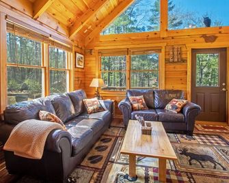 Hot tub, Firepit, Beautiful Mountain Views! - Stanardsville - Living room