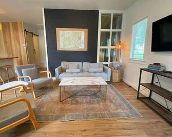 Private Guesthouse - Quiet Space - Strawberry Plains - Sala de estar