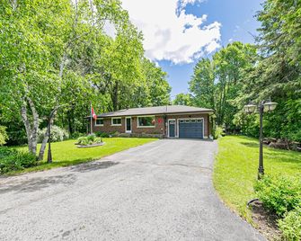 Comfy Waterfront Cottage - 10 min from Casino Rama - Orillia - Building