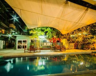 The Hideaway Hotel - Port Moresby - Zwembad