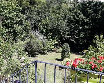 L'escale Arquaise, The House With a Flower Garden - Arques-la-Bataille