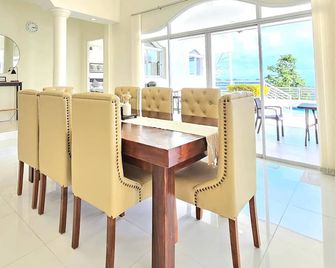 The Downhill Tagaytay Resort - Tagaytay - Dining room