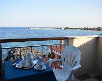 Hotel Costa Azzurra - Giardini Naxos - Balcón