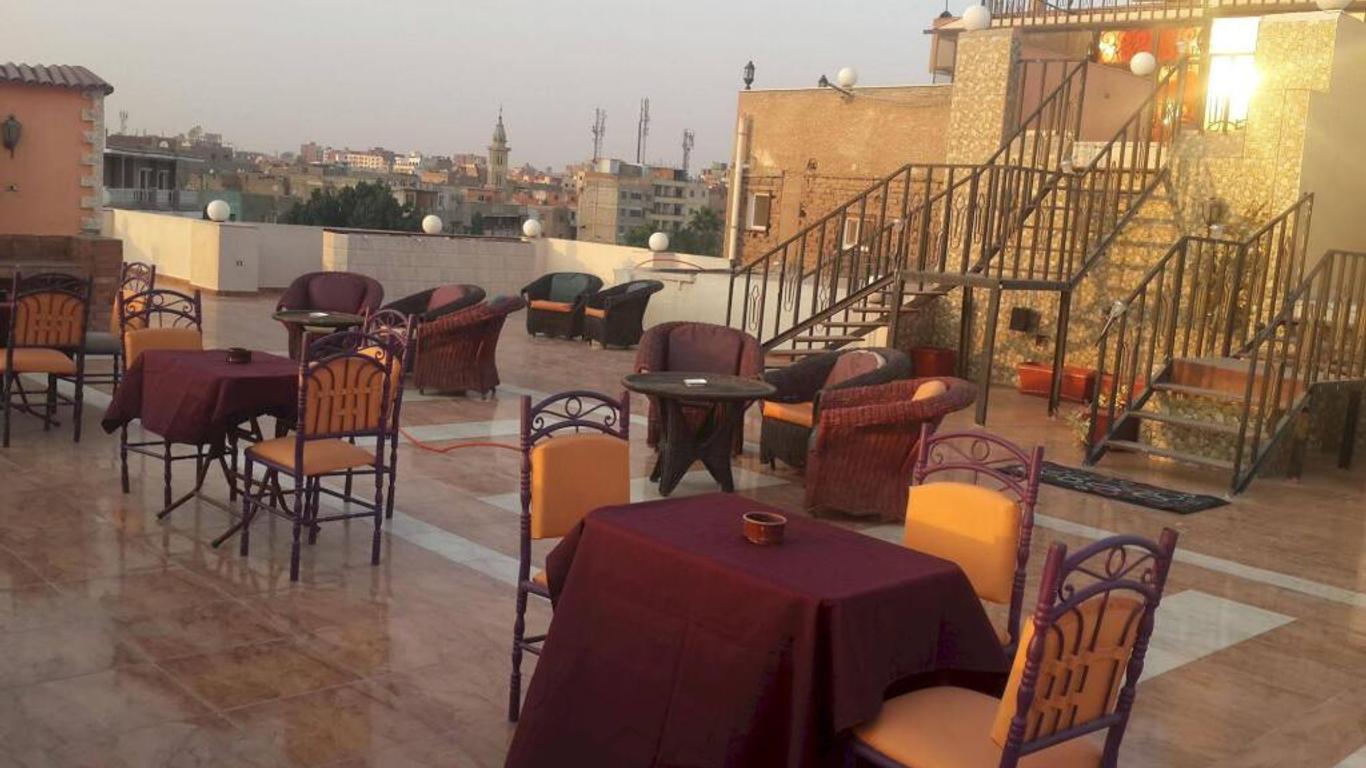 Pyramids Plateau Inn