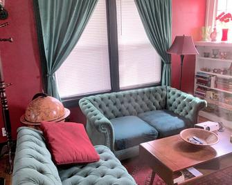 Dr. Yaple's Art Deco House - Lafayette - Living room