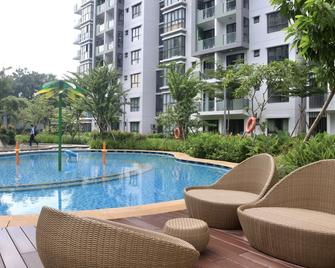 Spacious and Modern Service Apartment in HoChiMinh - Ciudad Ho Chi Minh - Piscina
