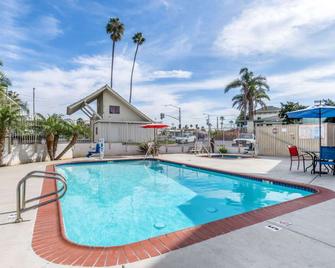 Motel 6 Oceanside Marina - Oceanside - Pool