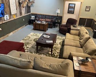Metal Building Lodge\nSleeps 16 - Rustic - Harrisburg - Lounge