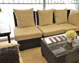 Blue Paseo Grande Inn - Naga City - Living room