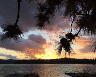 Bugsy's Hideout - Lake Arrowhead - Vista del exterior