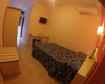 Hotel Aquila - Aprilia - Habitación