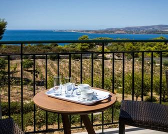 Dionysos Village Resort - Lassi - Balcony
