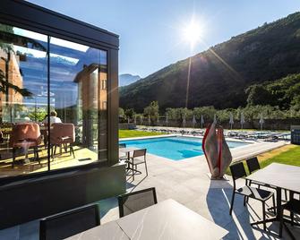 Aktivhotel SantaLucia - Nago–Torbole - בריכה