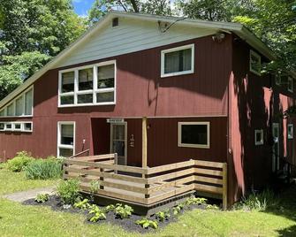 Lake Front Historic Sackets Harbor. - Sackets Harbor - Building