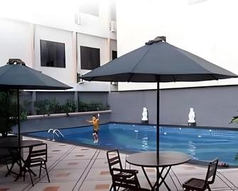 Amans Hotel - Ambon - Pool