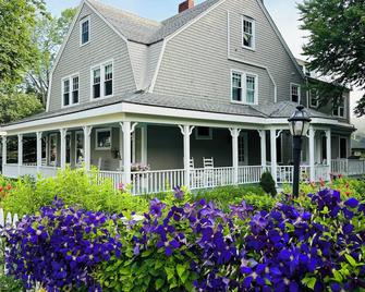 The Belmont Inn - Camden - Building