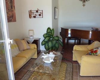 Genius Loci Country Inn - Bevagna - Huiskamer