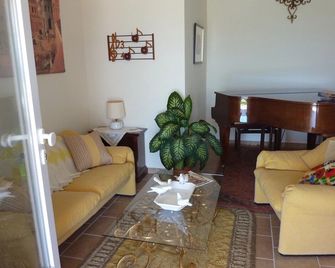 Genius Loci Country Inn - Bevagna - Huiskamer