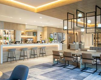 كورتيارد باي ماريوت إنفرنيس أيربورت - إينفيرنيس - بار