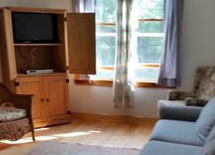 Apartmet Minutes From Acadia National Park - Trenton - Living room