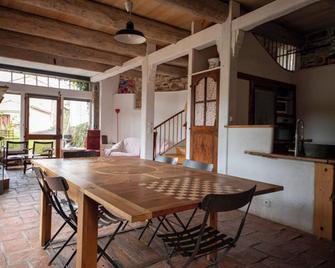 Maison charmante à Faugères avec vue sur la montagne - Faugères - Comedor