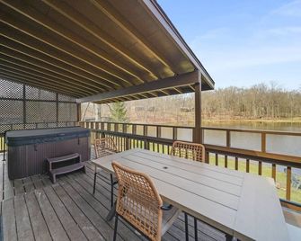 Hawks Haven At Heron Hill Retreat Hot Tub On Lake! - Streetsboro - Balkon