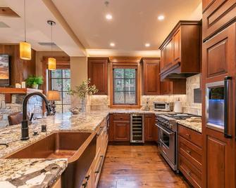 East West Hospitality Tahoe - Truckee - Kitchen