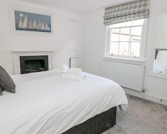 Apartment 2 22 Foss Street - Dartmouth - Bedroom