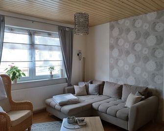 Cozy vacation home for up to 8 pers., 4 bathrooms, W- Lan, sauna house, dog allowed - Trendelburg - Sala de estar