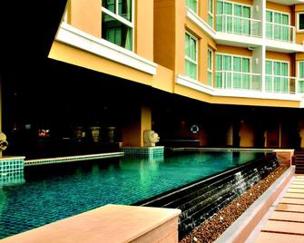 The Narathiwas Hotel & Residence Sathorn Bangkok - Banguecoque - Piscina
