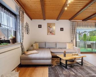 Apartment 'Bettys Home 1og' with Balcony and Wi-Fi - Gersheim - Sala de estar
