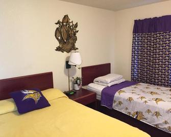 Highland Court Motel - Fairmont - Schlafzimmer