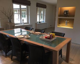 Villa Kokeliko - קורנה - חדר אוכל