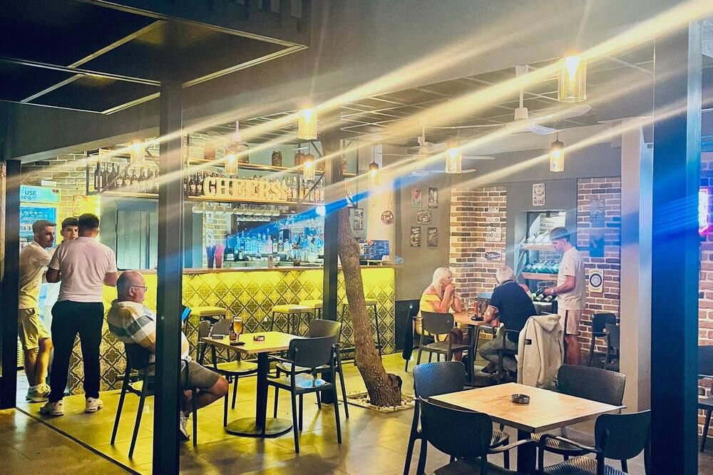 Two Seas Hotel - מרמריס - בר