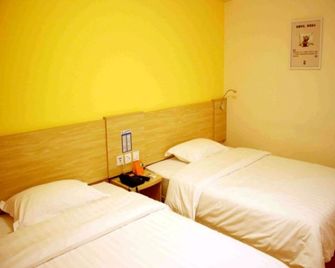 7Days Inn Deyang Zhongjiang Kuishan Park - Deyang - Bedroom