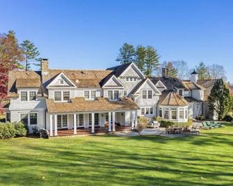 Avail 4th Of July Week! 5-Bedroom Estate With Saltwater Pool, Spa, Game Room - Westport - Building