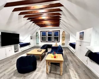 Spring Lake, Lake Como, Belmar, Luxury Beach House, Sleeps 7 Adults plus kids - Belmar - Living room