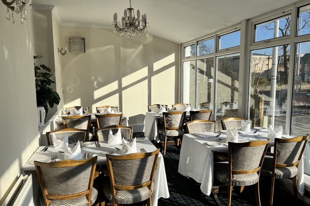 جرامبيان هوتل - بيرث - مطعم