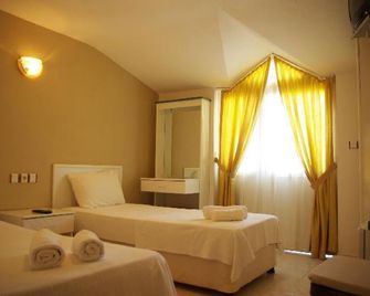 Lale Otel - Turunç