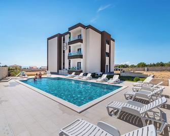 Deluxe Apartment Rita 10 - Novalja - Pool