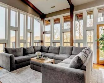 The Treehouse of Center Hill Lake - Smithville - Living room