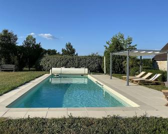 Charming house surrounded by fields with beautiful swimming pool in Haut-Quercy - Gignac - Piscina