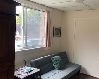 Clean, Comfortable Garden Studio In-Law Unit - Mill Valley - Living room
