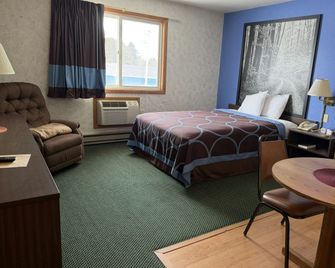 Iron Mountain Inn & Suites MI Us 2 - Iron Mountain - Bedroom