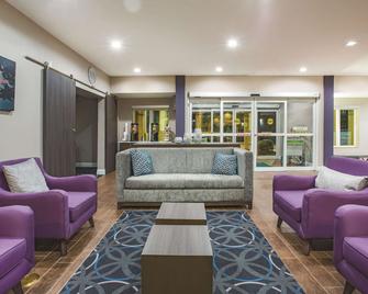 La Quinta Inn & Suites by Wyndham Russellville - Russellville - Reception