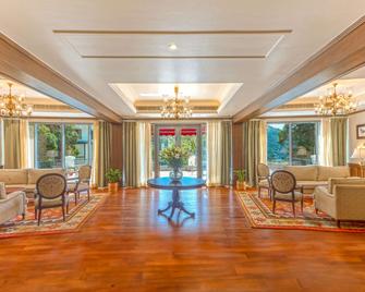 ناما نينيتال، إميمبر أوف راديسون إنديفيدوالز ريتريتس - نينيتال - ردهة